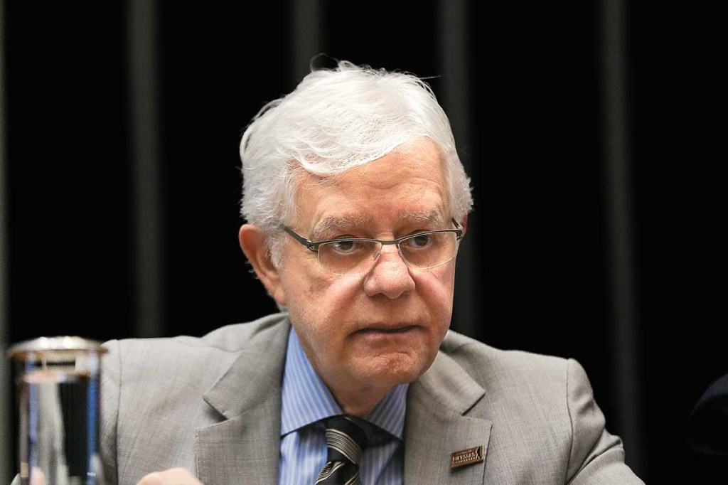 AEROPORTOS - Ex-ministro do governo Dilma, Moreira Franco rebate: “Não houve nenhum pedido de contribuição”