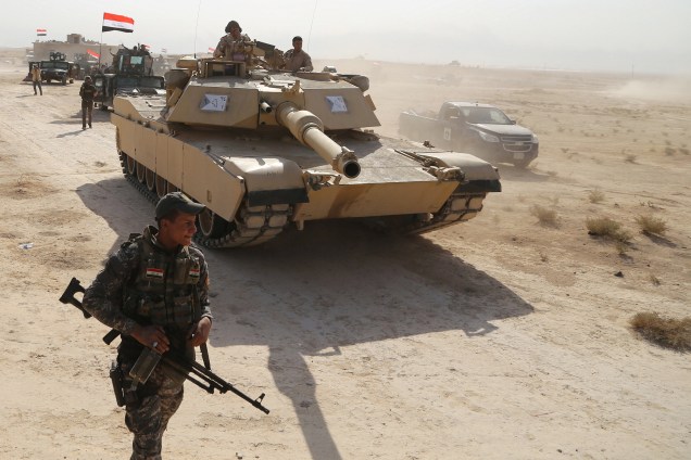 Forças de segurança iraquianas avançam em direção a Mosul durante ofensiva contra o Estado Islâmico