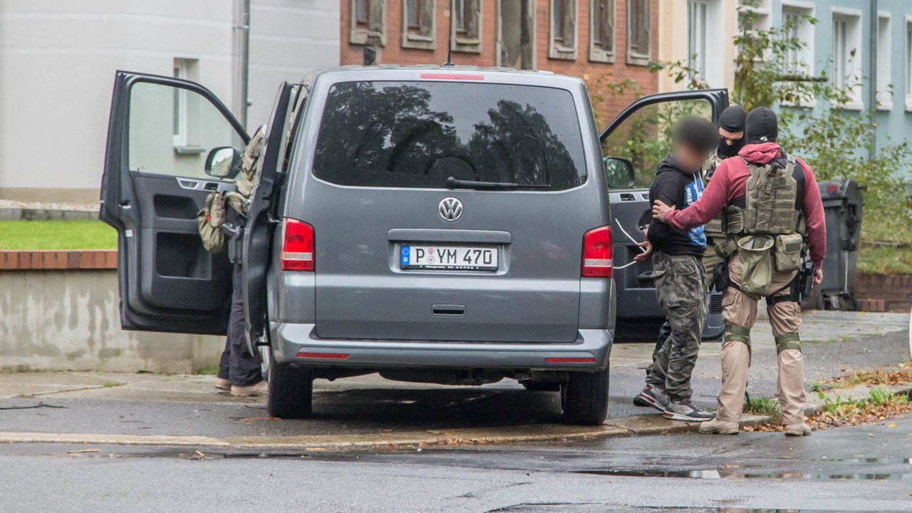 Polícia busca por suspeito de terrorismo em Chemnitz na Alemanha