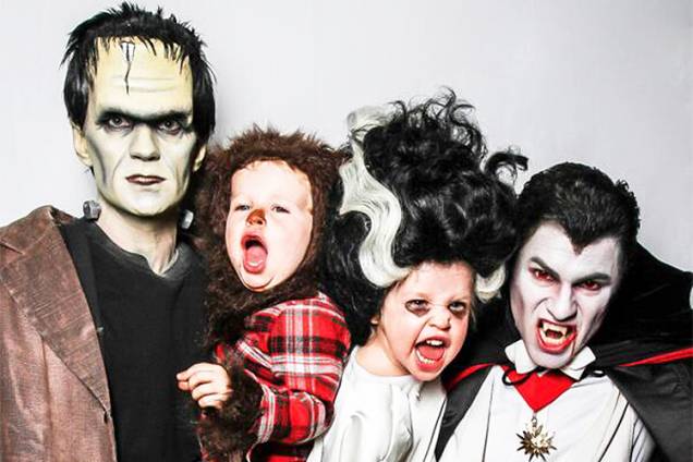 Família do ator americano Neil Patrick Harris se veste em comemoração ao Halloween