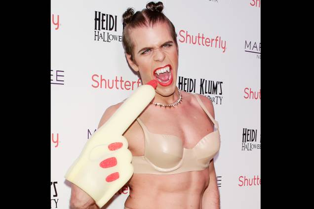O blogueiro e ator americano Perez Hilton participa de festa de Halloween promovida por Heidi Klum, em Nova York - 31/10/2013