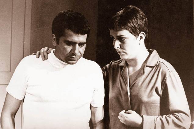 Plínio Marcos e Irene Ravache na novela "Beto Rockfeller", da Tv Tupi.