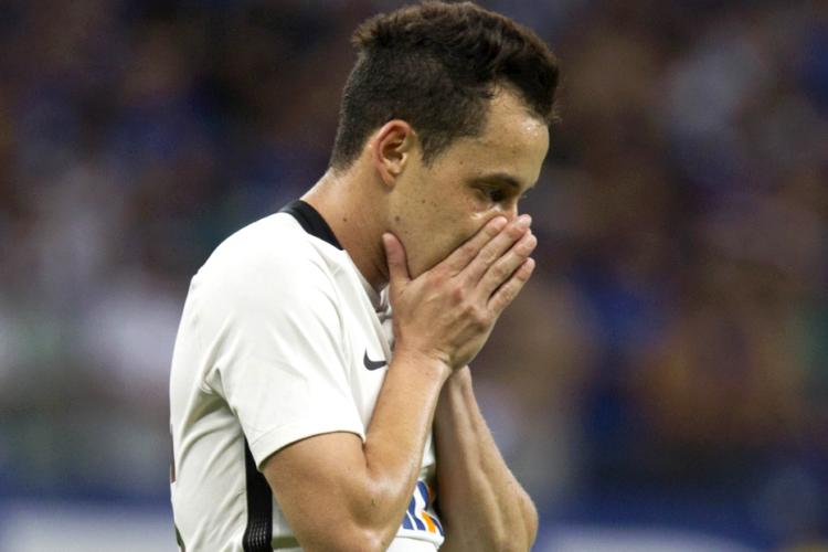 Corinthians, de Rodriguinho, foi eliminado com derrota por 4 a 2 para o Cruzeiro