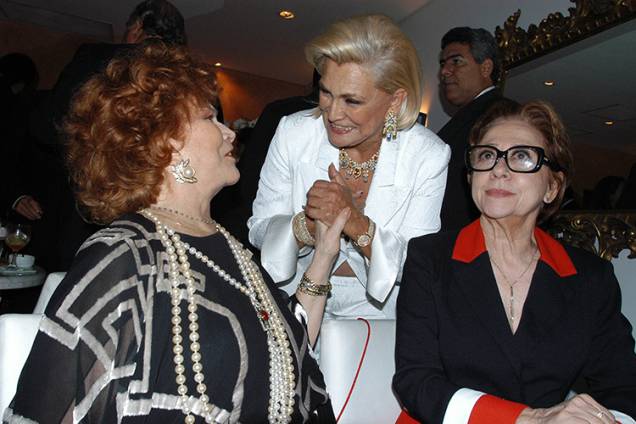 Tônia Carrero, Hebe Camargo e Fernanda Montenegro, em 2003 Tônia Carrero, Hebe Camargo e Fernanda Montenegro, em 2003