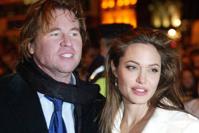 O atores Val Kilmer e Angelina Jolie durante evento em Dublin, em 2005