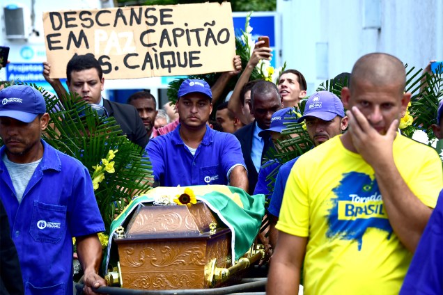 Corpo do ex-jogador Carlos Alberto Torres é sepultado no Cemitério de Irajá, no Rio de Janeiro (RJ) - 26/10/2016