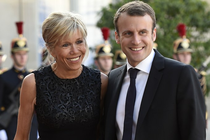 Emmanuel Macron, ainda como Ministro da Economia junto de sua esposa Brigitte Trogneux