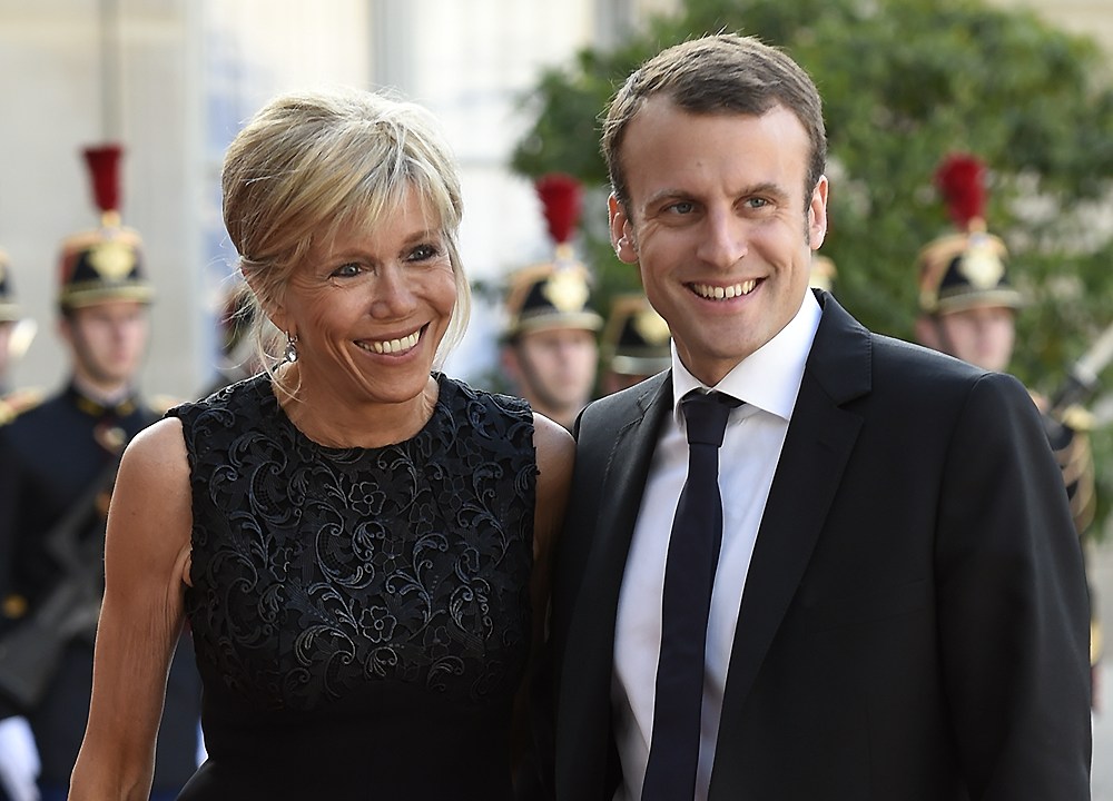 Emmanuel Macron, ainda como Ministro da Economia junto de sua esposa Brigitte Trogneux