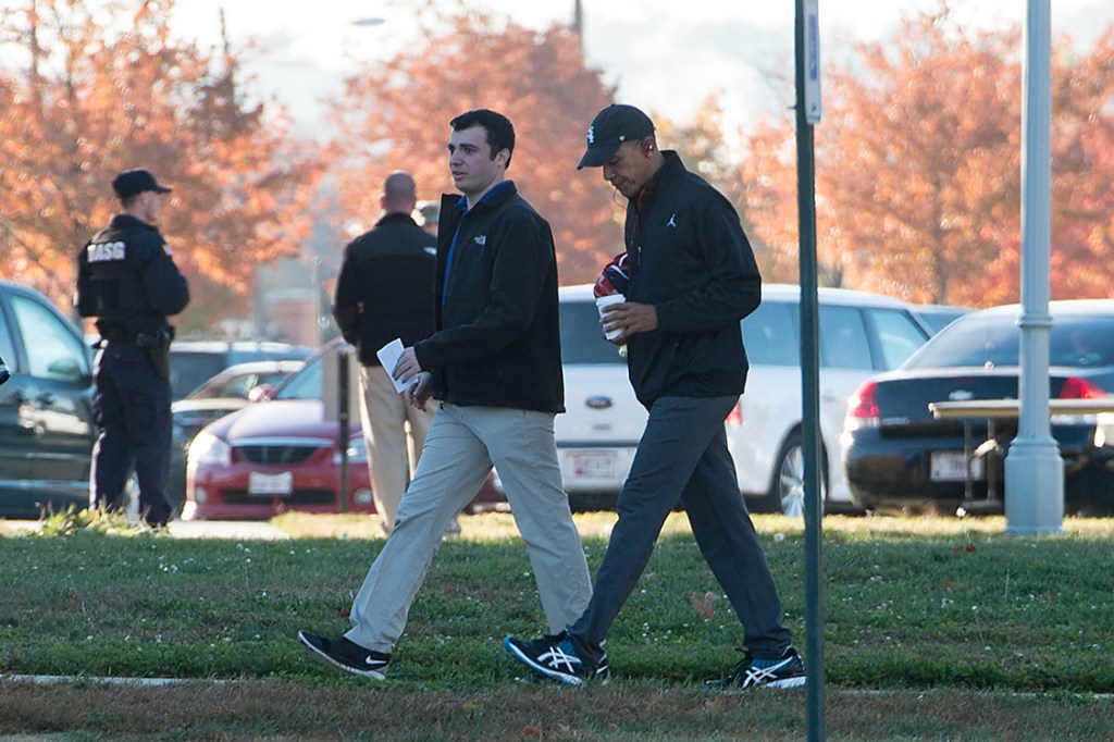 Presidente dos Estados Unidos, Barack Obama, chega na base do exército Fort McNair para jogar basquete no dia das eleições norteamericanas, como parte de sua tradição