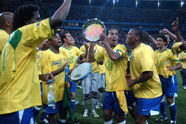 <p class="p1"><span class="s1"></span><span style="font-family: Cambria; -webkit-text-stroke: #000000;">Uma das maiores goleadas do duelo aconteceu na decisão da Copa das Confederações, com gols de Adriano (2), Kaká e Ronaldinho Gaúcho. Aimar descontou para os argentinos. Foi a primeira final entre as duas seleções em uma competição internacional.</span></p>