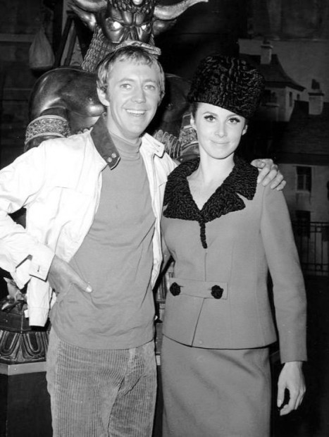 Noel Harrison e Stephanie Powers em 'A Garota da UNCLE' (Foto: ABC/Arquivo)