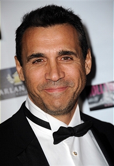 Lembram da série 'Highlander'? Seu protagonista, o ator Adrian Paul, estará na últiam temporada de 'Strike Back' (Albert L. Ortega/Getty).