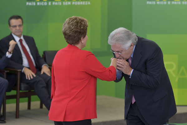 Afif beija a mão de Dilma