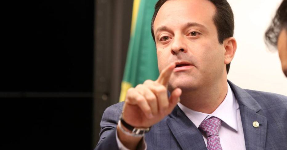 Geddel e Moura em lados opostos