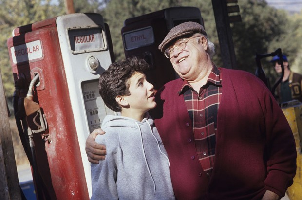 (E-D) Fred Savage e David Huddleston, como Kevin Arnold e seu avô na série 'Anos Incríveis' (Foto: ABC/Arquivo)