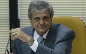 Antonio Fernando: dublê de ex-PGR e advogado
