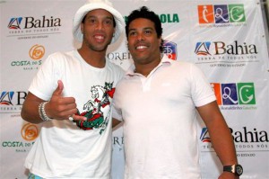 Ronaldinho e o irmão: sem clube ainda 
