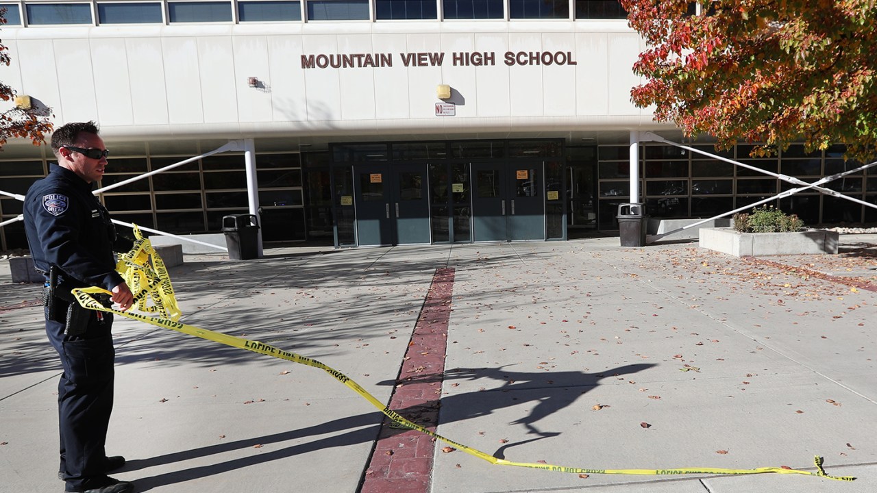 Seis alunos na Mountain View High School, em Orem, Utah são esfaqueados 15/11/2016