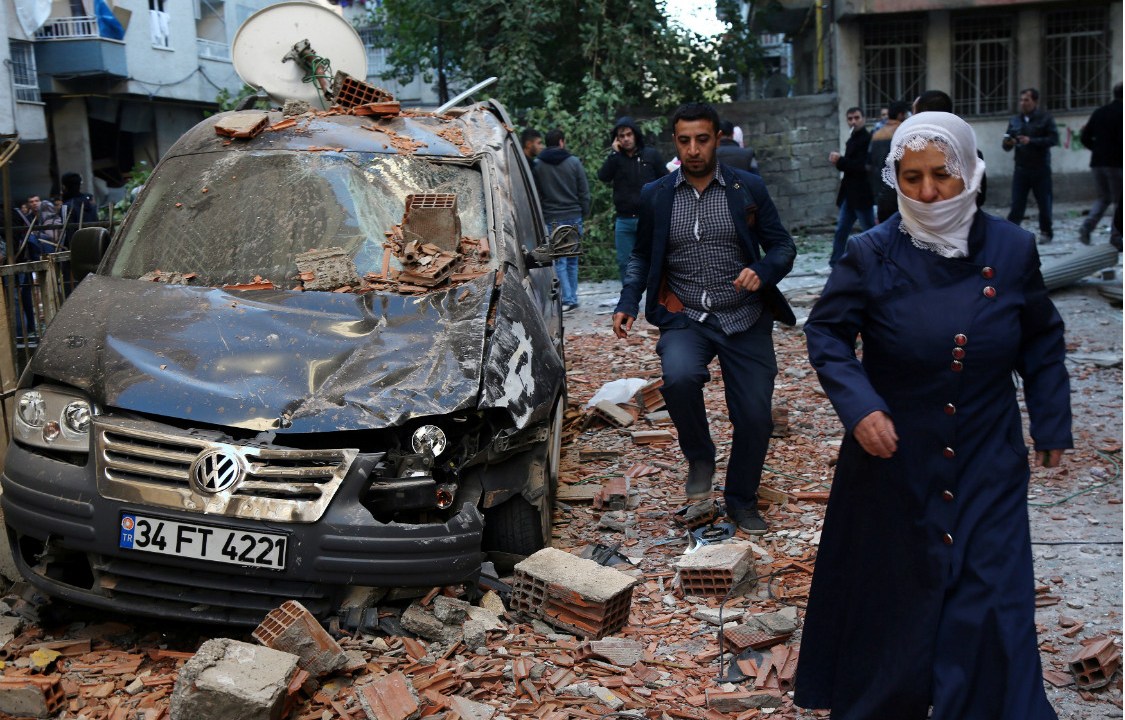 O carro-bomba explodiu em Diarbaquir, capital da região curda da Turquia