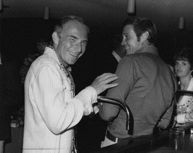Bennett com Lee Majors na década de 1970 (Foto: Reprodução).