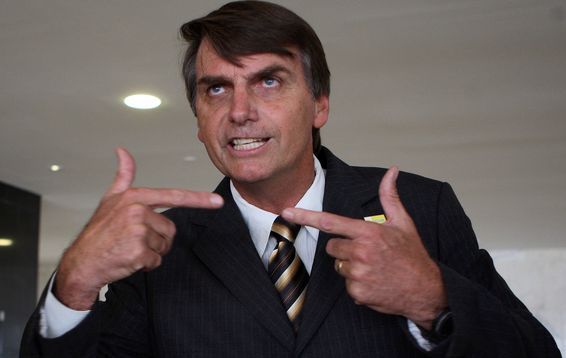 Bolsonaro fica