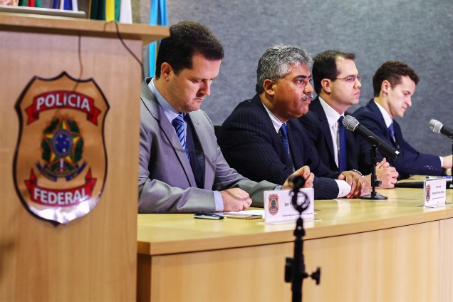 Coletiva da Polícia Federal sobre a Operação Dragão, deflagrada pela 36ª fase da Operação Lava Jato, em cidades do Paraná, São Paulo e Ceará. Foram cumpridos 18 mandados judiciais, sendo 16 de busca e apreensão e dois de prisão preventiva. Na foto, o delegado federal Igor Romário de Paula, o superintendente da PF no Paraná Rosalvo Ferreira Franco e os procuradores da República Júlio Noronha e Roberson Pozzobon - 10/11/2016