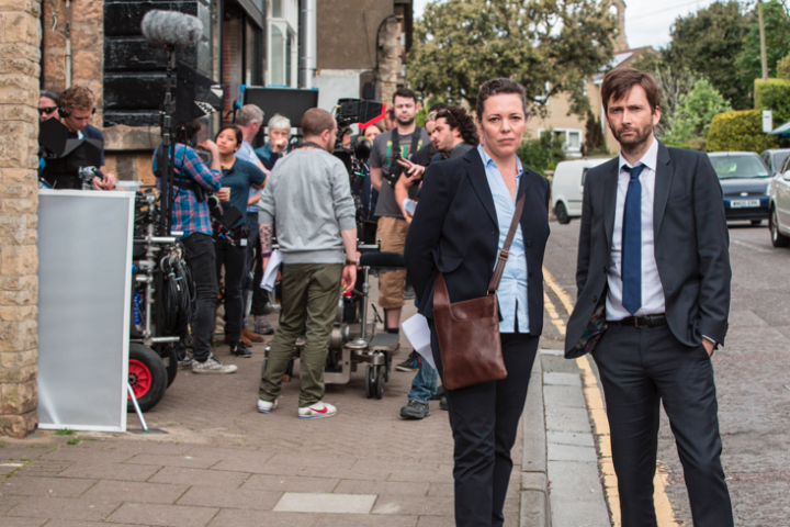 Olivia Coleman e David Tennant nos bastidores de produção de 'Broadchurch' (Foto: ITV)
