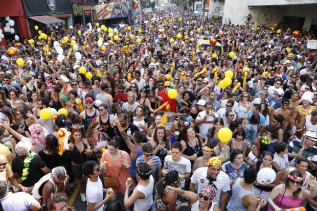Bloco de rua nas ruas de São Paulo (VejaSP)