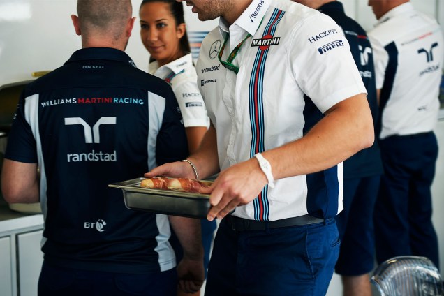 Membros da equipe Williams almoçam no Autódromo de Interlagos, zona sul de São Paulo (SP), às vésperas do Grande Prêmio do Brasil de Fórmula 1 - 11/11/2016