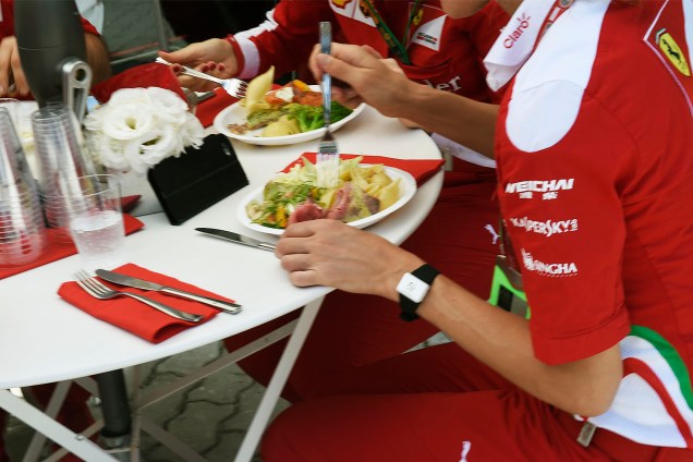 Equipe Ferrari almoça no Autódromo de Interlagos, zona sul de São Paulo (SP), às vésperas do Grande Prêmio do Brasil de Fórmula 1 - 11/11/2016