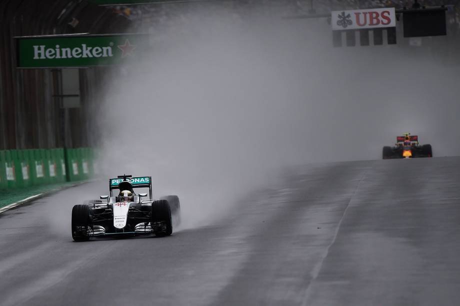 O piloto britânico Lewis Hamilton durante o Grande Prêmio do Brasil de Fórmula 1, realizado no Autódromo de Interlagos - 13/11/2016