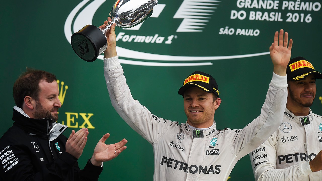 O piloto Nico Rosberg, líder do campeonato, durante cerimônia de premiação do Grande Prêmio do Brasil de Fórmula 1, realizado no Autódromo de Interlagos - 13/11/2016