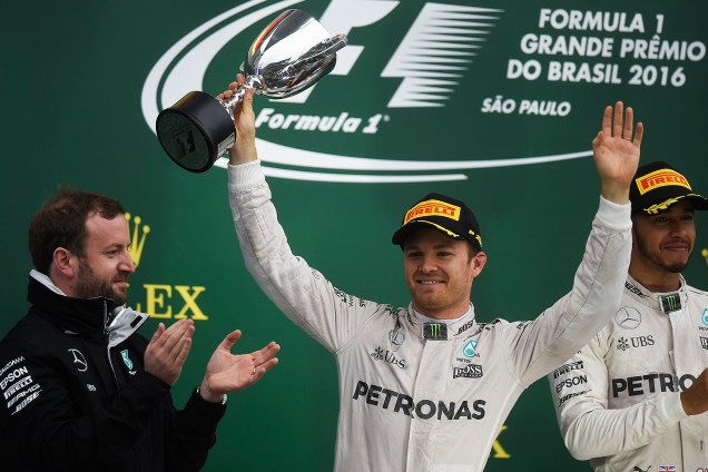 O piloto Nico Rosberg, líder do campeonato, durante cerimônia de premiação do Grande Prêmio do Brasil de Fórmula 1, realizado no Autódromo de Interlagos - 13/11/2016