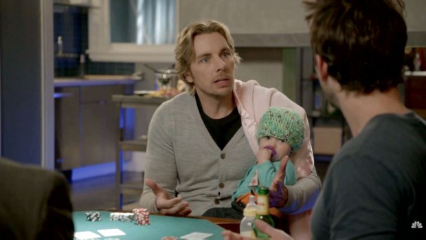 Dax  Shephard, como Crosby, em sua primeira participação na série 'About a Boy' (Foto: NBC)