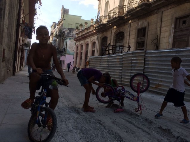 Movimentação nas ruas de Havana, em Cuba, após morte de Fidel Castro