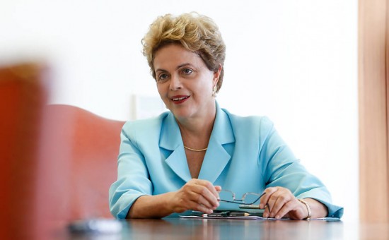 dilma-caneta-cara-de-bunda-e1447100059608