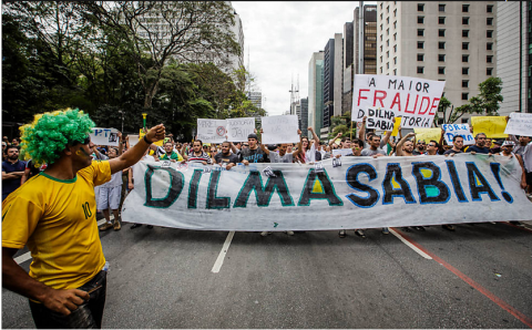 Protesto contra Dilma na Paulista e em favor da auditoria nas eleições (Eduardo Anizelli/Folhapress)