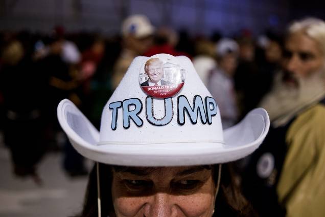 Apoiadores do candidato republicano à Presidência dos EUA, Donald Trump em um evento de campanha na cidade de Moon Township, na Pensilvânia - 06-11-2016