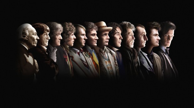 (E-D) Hartnell, Troughton, Pertwee, Tom Baker, Peter Davison, Colin Baker, McCoy, McGann, Hurt, Eccleston, Tennant e Smith, 