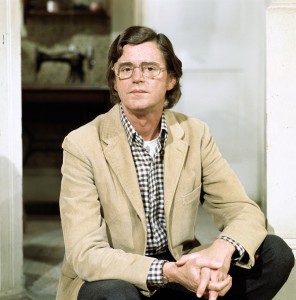 Earl Hamner Jr. em 1974. (Foto: CBS/Arquivo)