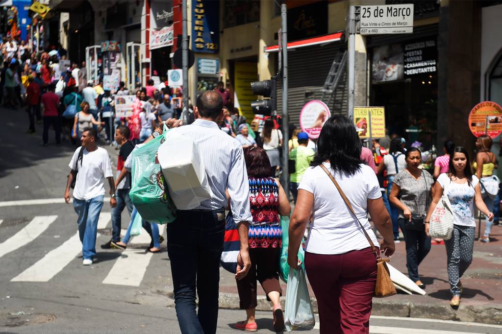 Consumidor tem menos confiança na economia do que há um ano, aponta ACSP
