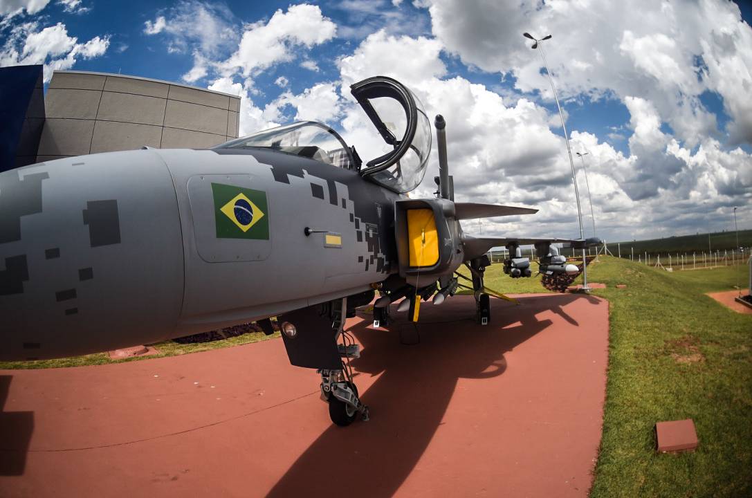 Caça Gripen apresentado em Gavião Peixoto (SP)