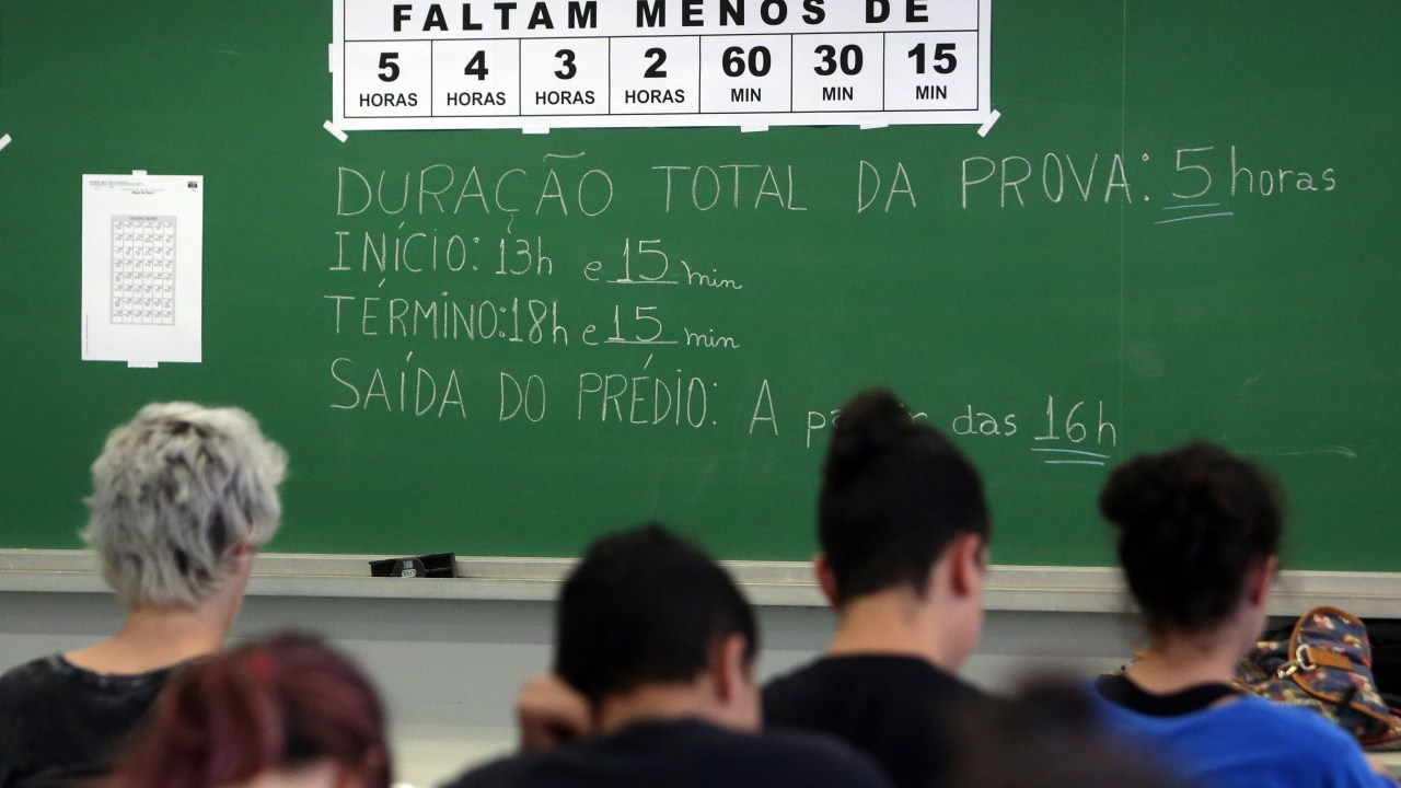Estudantes começam a prova da Fuvest, vestibular que dá vaga para Universidade de São Paulo