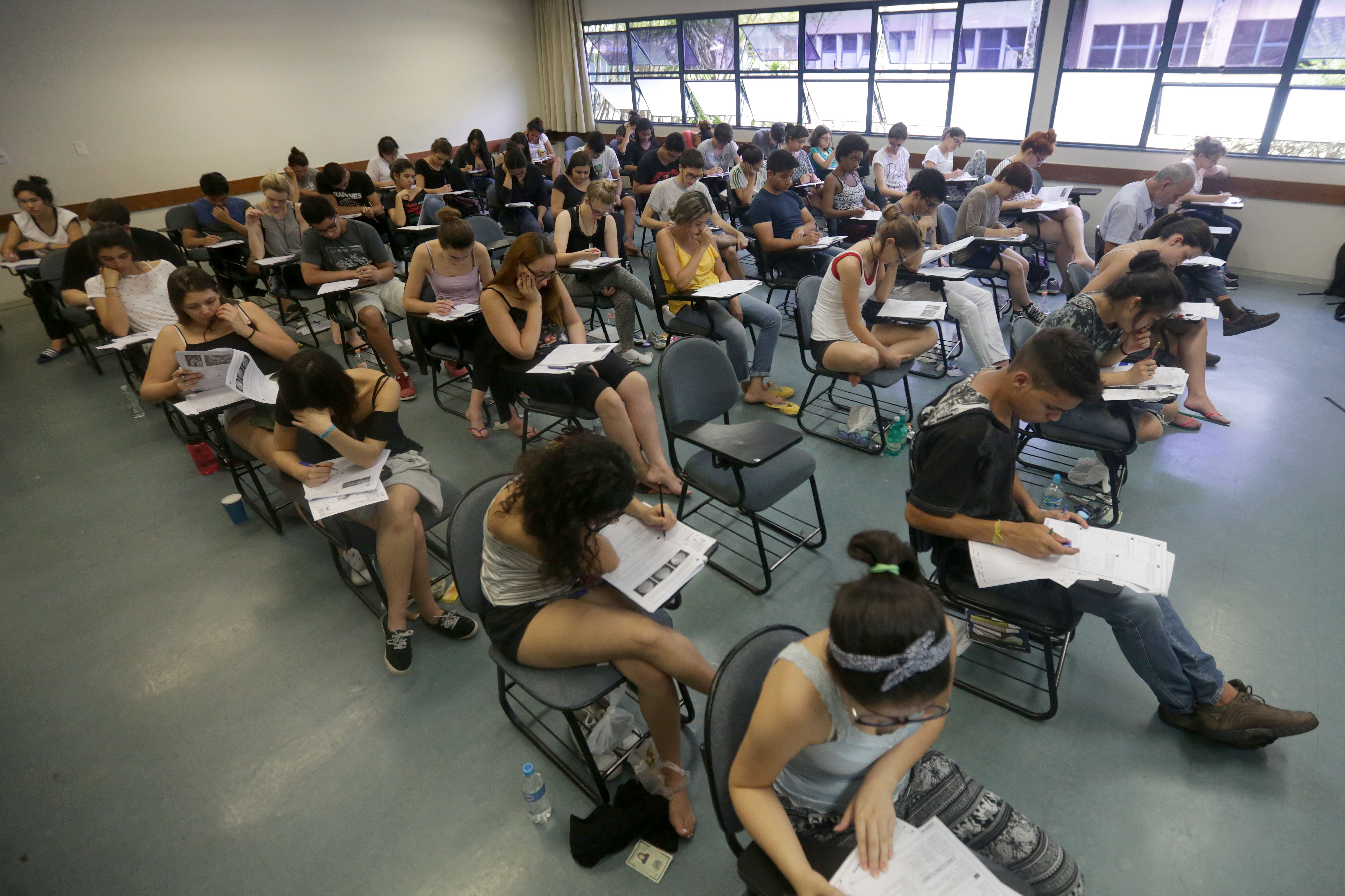 Estudantes começam a prova da Fuvest, vestibular que dá vaga para Universidade de São Paulo