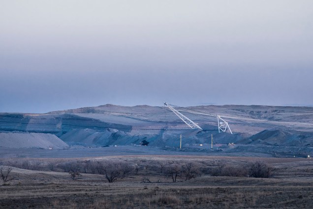 A mina de carvão Black Thunder é a maior do mundo e fica em Wyoming. Em janeiro, pediu falência. Os mineiros desempregados culpam Obama e os democratas pela crise