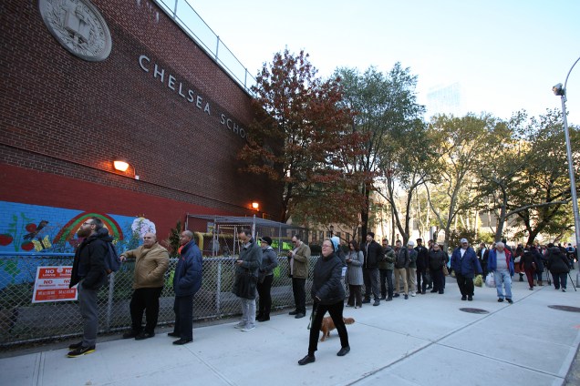Nova-iorquinos votando no bairro de Chelsea em Manhattan - 08/11/2016