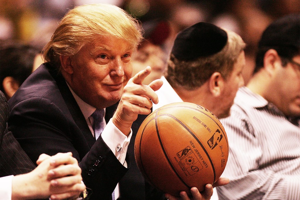 Donald Trump durante partida de basquete entre New Jersey Nets e Chicago Bulls, no Izod Center - 31/10/2007