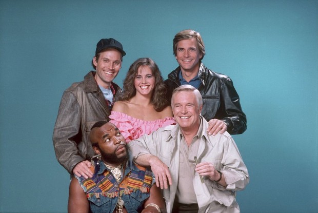 (E-D) Mr. T, Dwight Schultz, Melinda Culea, Dirk Benedict e George Peppard em 'O Esquadrão Classe A' (Foto: Frank Carroll/NBC/Arquivo)