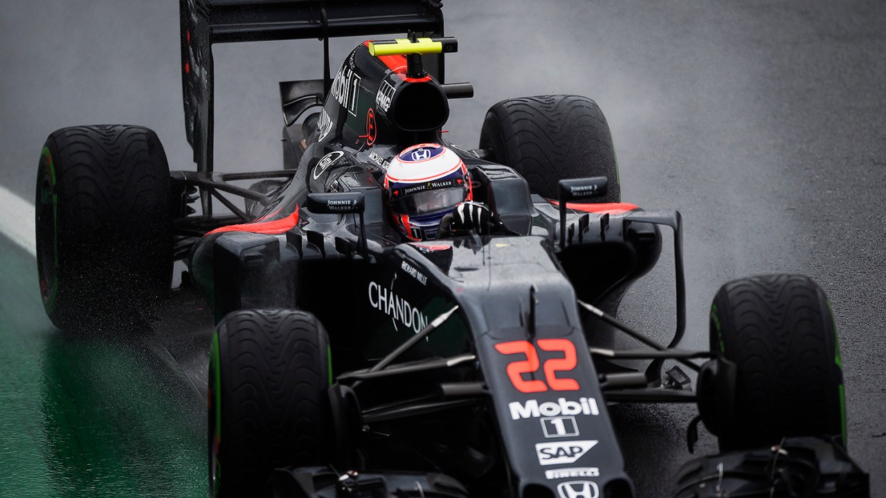 O piloto Jenson Button, da equipe McLaren, durante o Grande Prêmio do Brasil de Fórmula 1, realizado no Autódromo de Interlagos - 13/11/2016