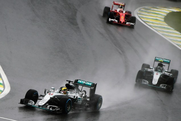 O piloto Lewis Hamilton durante o Grande Prêmio do Brasil de Fórmula 1, realizado no Autódromo de Interlagos - 13/11/2016